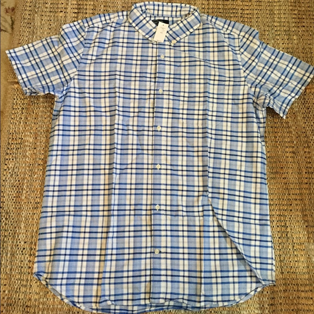 NWT Short Sleeved Oxford Button Up in a Blue Plaid